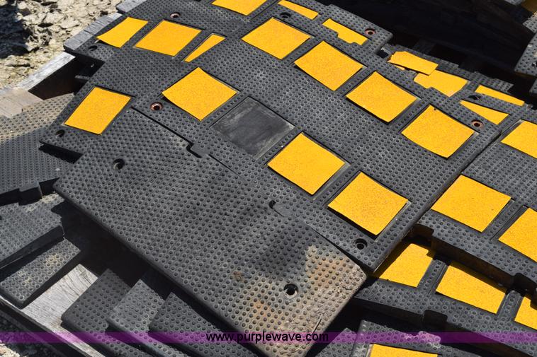 image for item BI9319 Rubber speed bumps