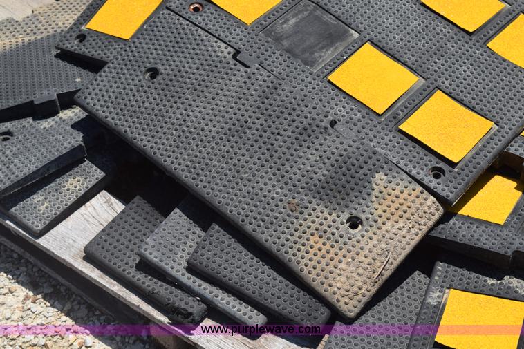 image for item BI9319 Rubber speed bumps