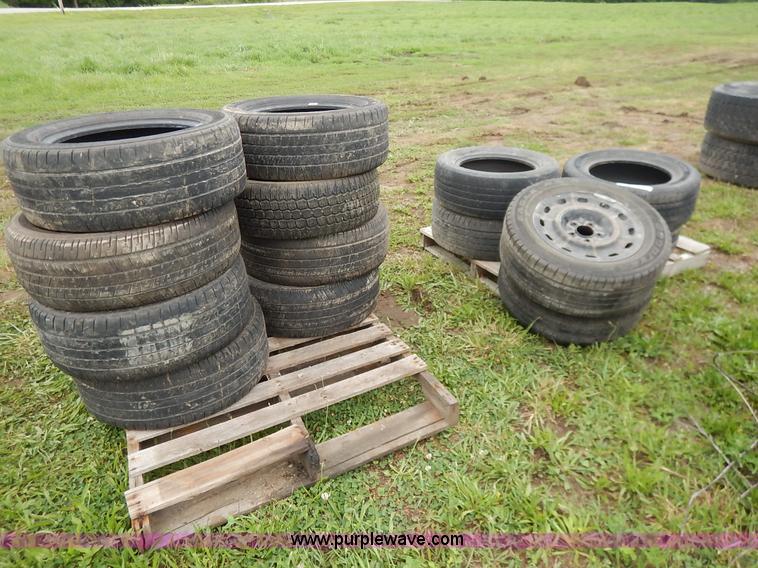 image for item BO9837 (14) 225/60R16 tires