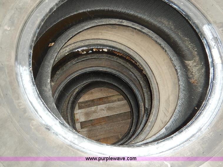 image for item BO9837 (14) 225/60R16 tires