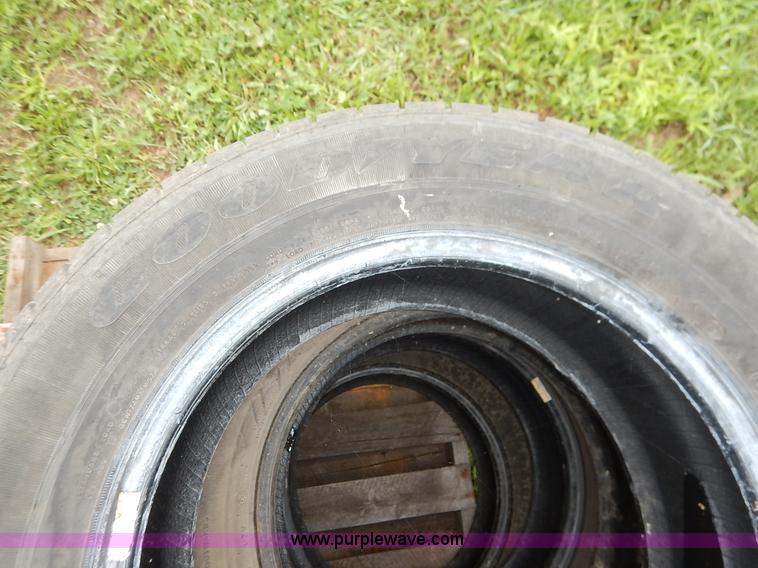 image for item BO9837 (14) 225/60R16 tires