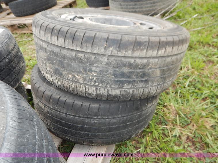 image for item BO9837 (14) 225/60R16 tires