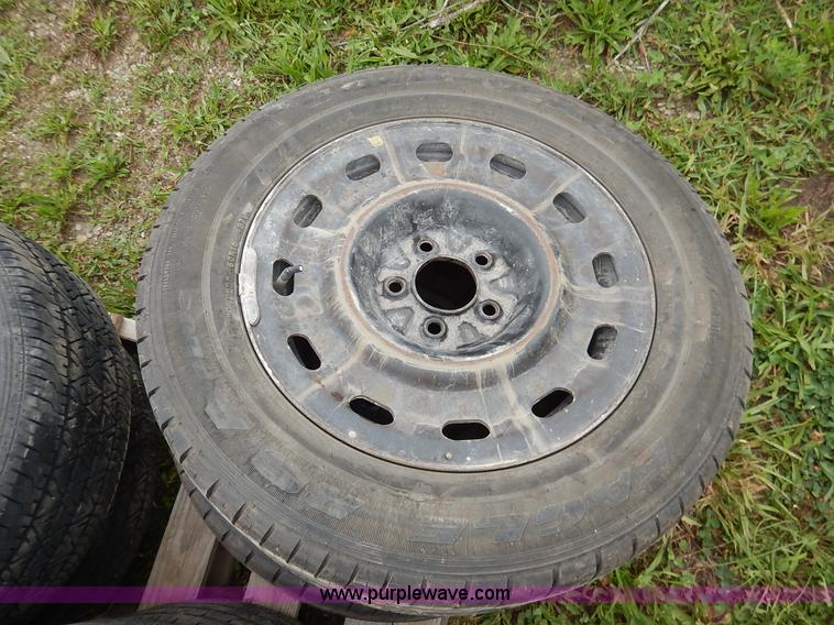 image for item BO9837 (14) 225/60R16 tires