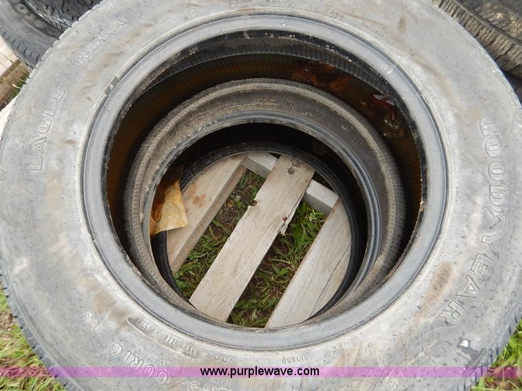 image for item BO9837 (14) 225/60R16 tires