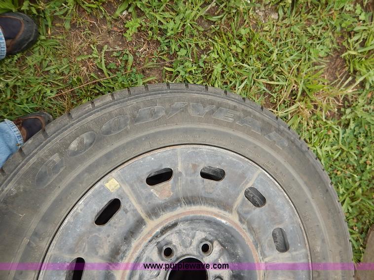 image for item BO9837 (14) 225/60R16 tires