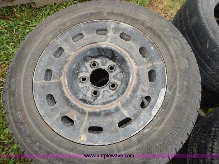 image for item BO9837 (14) 225/60R16 tires