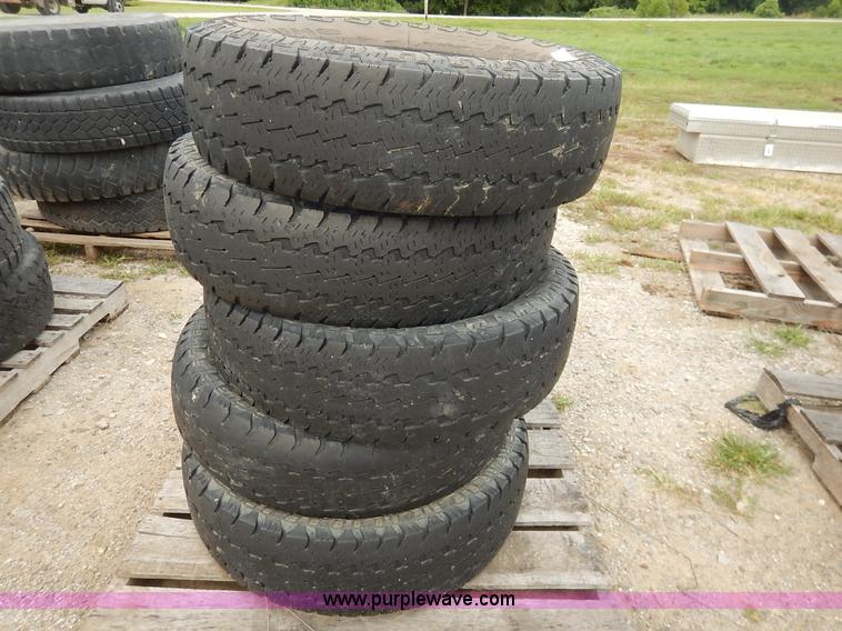 image for item BO9839 (5) 245/75R17 tires