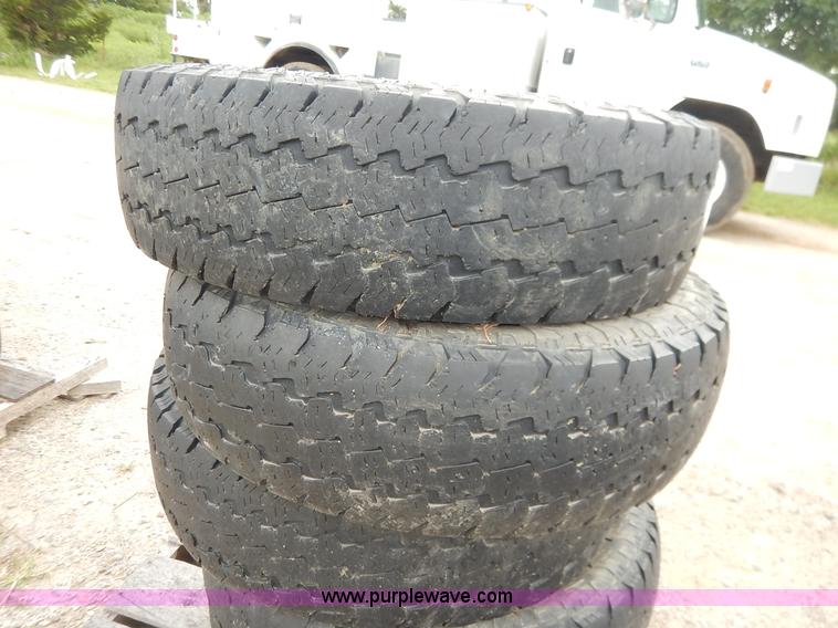 image for item BO9839 (5) 245/75R17 tires