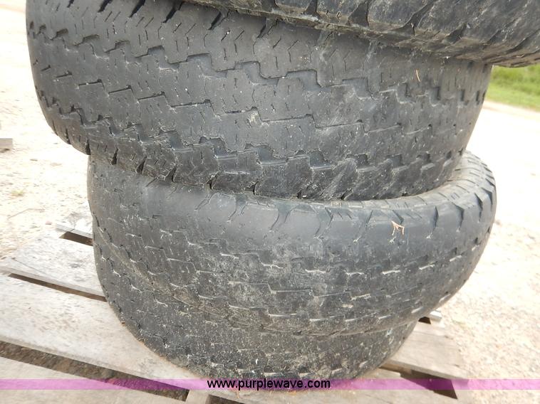 image for item BO9839 (5) 245/75R17 tires