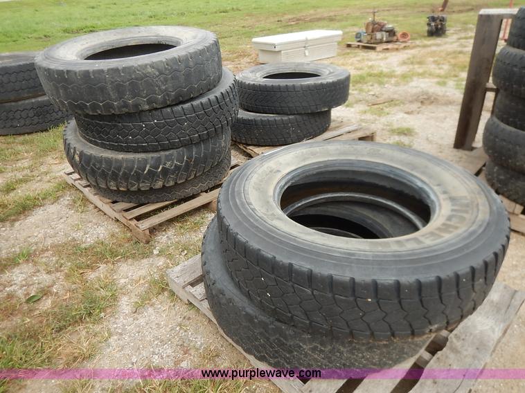 image for item BO9841 (8) 11R22.5 tires