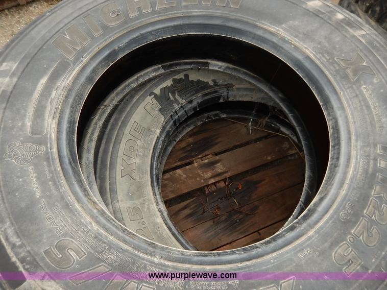 image for item BO9841 (8) 11R22.5 tires