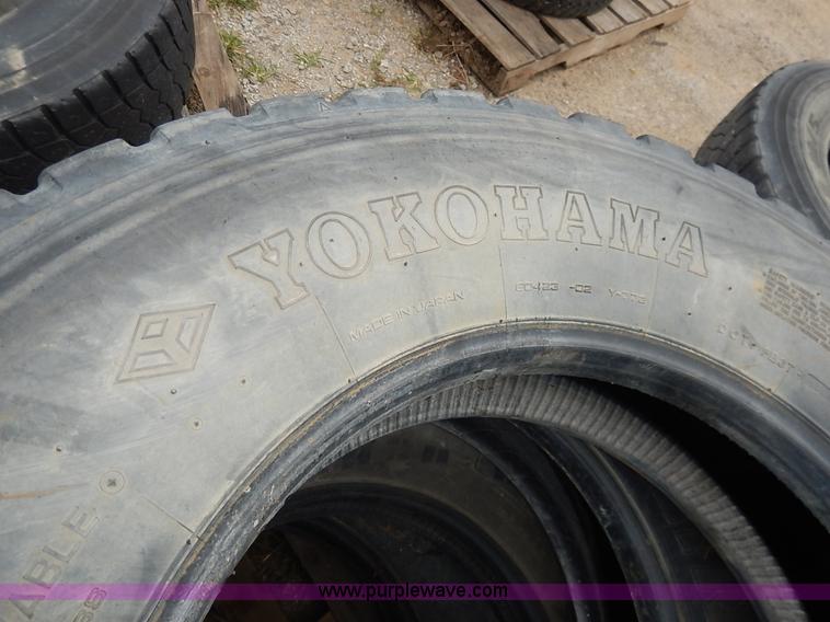 image for item BO9841 (8) 11R22.5 tires
