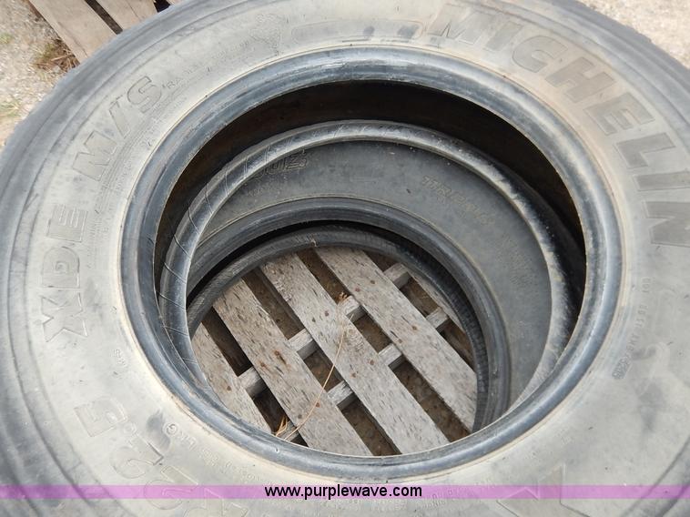 image for item BO9841 (8) 11R22.5 tires