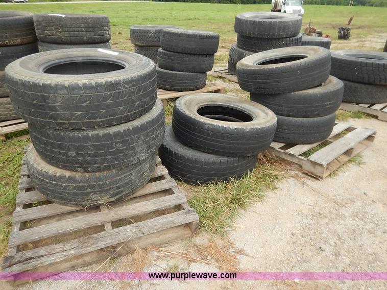image for item BO9844 (8) 265/70R17 tires