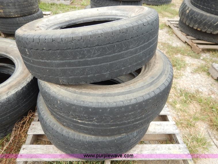 image for item BO9844 (8) 265/70R17 tires