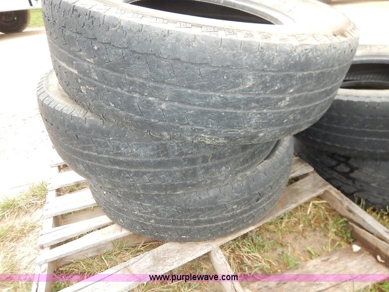 image for item BO9844 (8) 265/70R17 tires