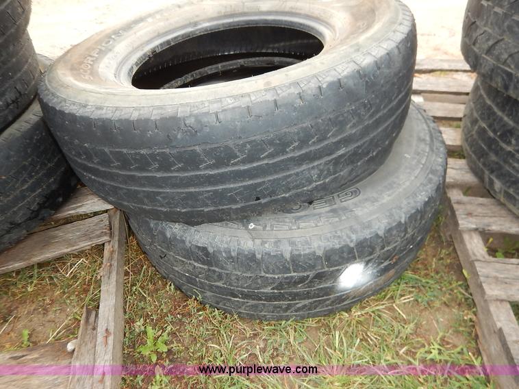 image for item BO9844 (8) 265/70R17 tires