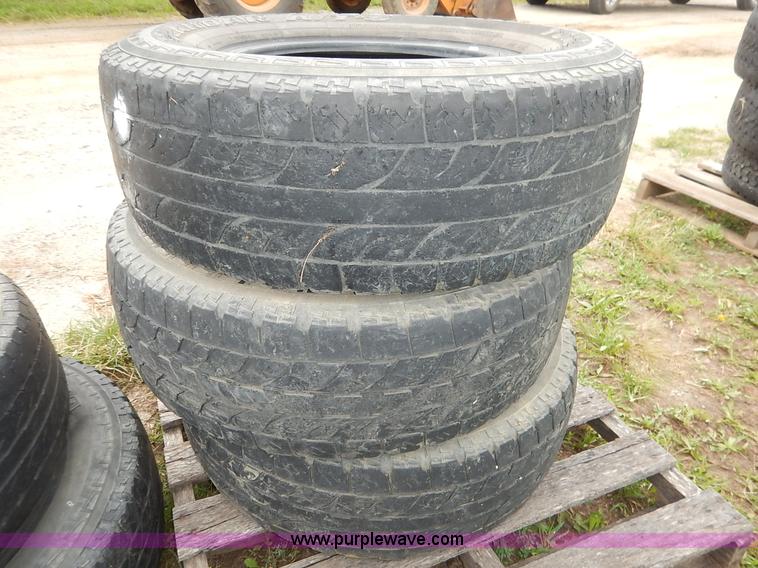 image for item BO9844 (8) 265/70R17 tires