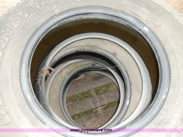 image for item BO9844 (8) 265/70R17 tires