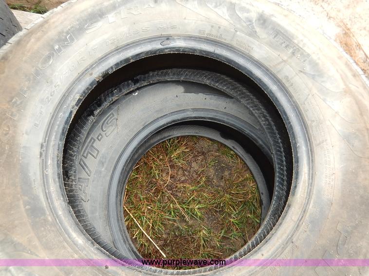 image for item BO9844 (8) 265/70R17 tires