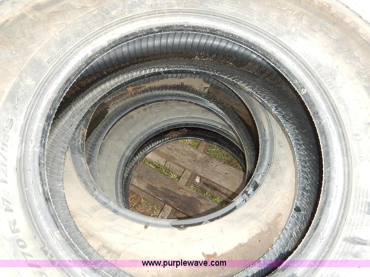 image for item BO9844 (8) 265/70R17 tires