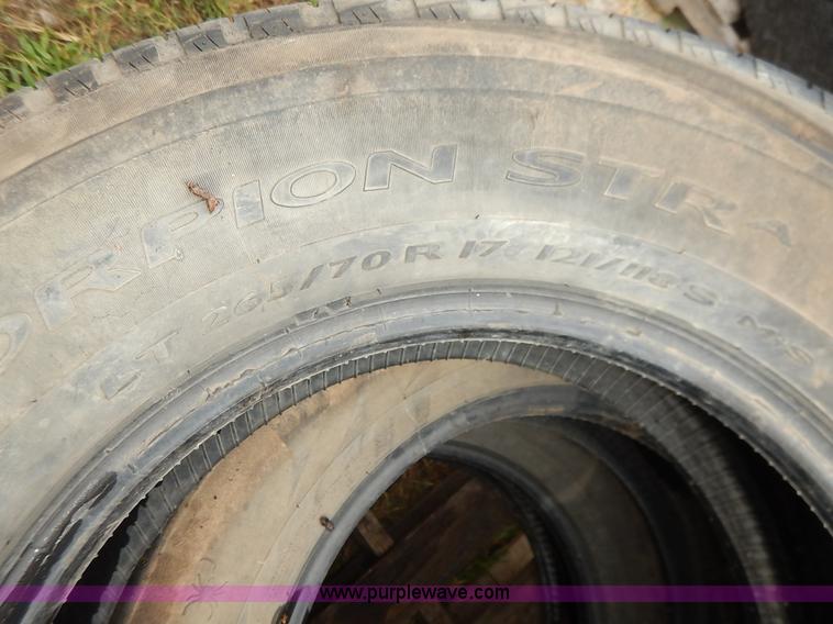 image for item BO9844 (8) 265/70R17 tires