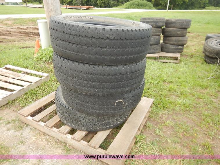 image for item BO9845 (4) Firestone 275/70R18 tires