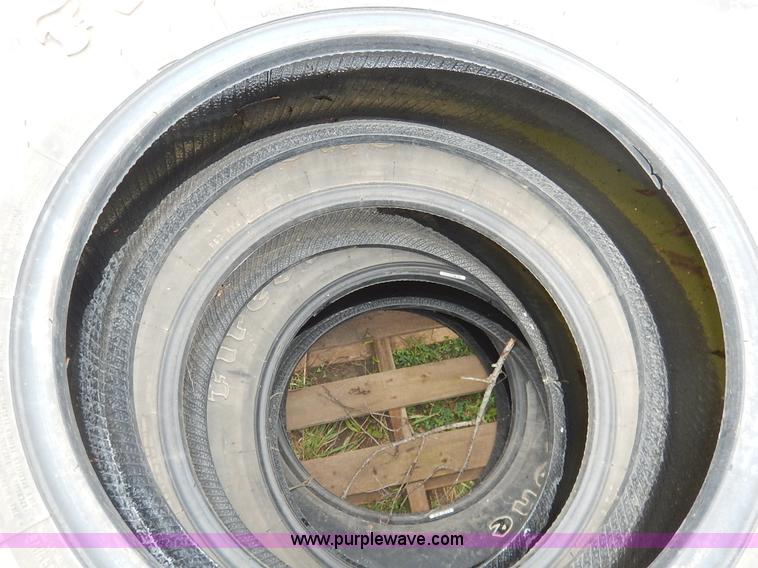 image for item BO9845 (4) Firestone 275/70R18 tires