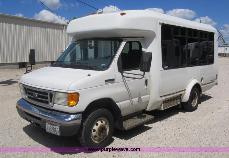 image for item BR9984 2006 Ford E350 Super Duty shuttle bus