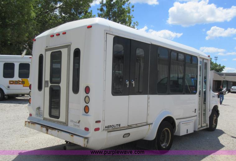 image for item BR9984 2006 Ford E350 Super Duty shuttle bus