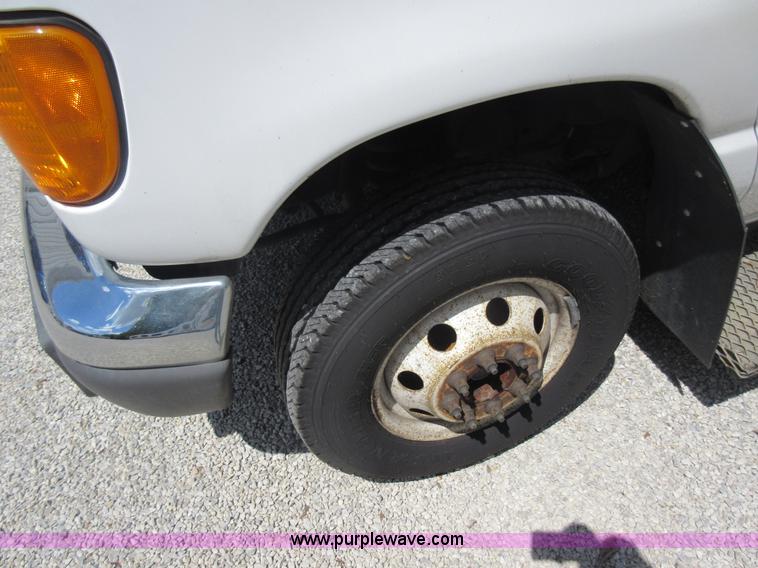 image for item BR9984 2006 Ford E350 Super Duty shuttle bus