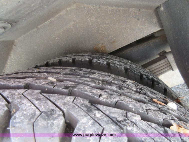 image for item BR9984 2006 Ford E350 Super Duty shuttle bus