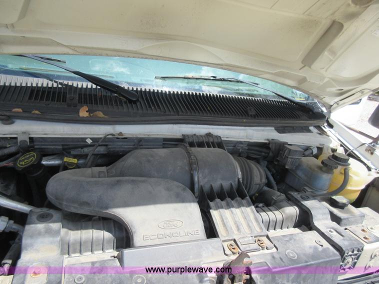 image for item BR9984 2006 Ford E350 Super Duty shuttle bus