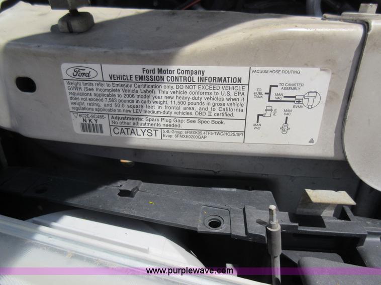 image for item BR9984 2006 Ford E350 Super Duty shuttle bus