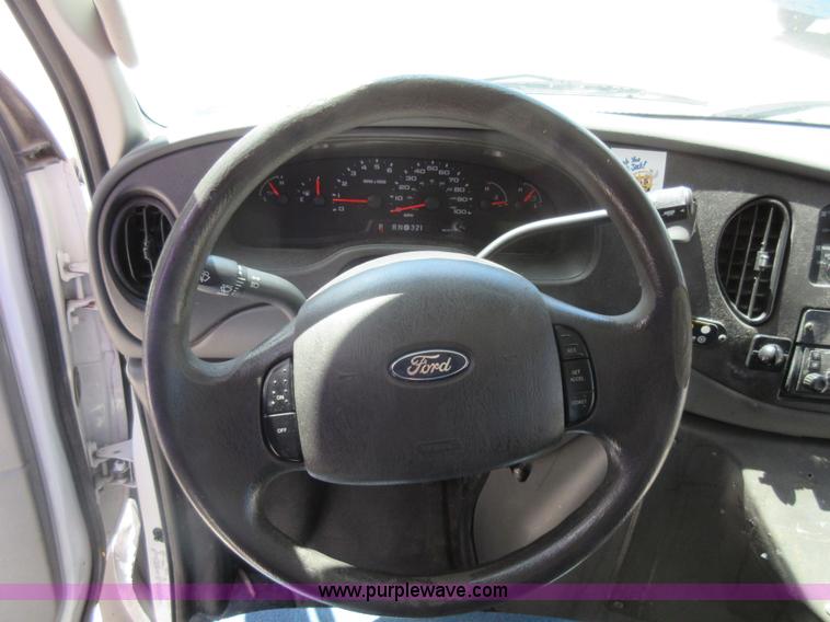 image for item BR9984 2006 Ford E350 Super Duty shuttle bus