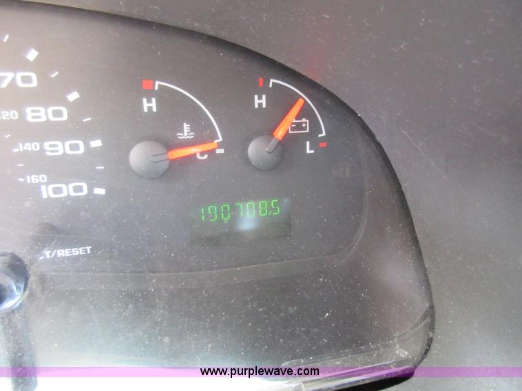 image for item BR9984 2006 Ford E350 Super Duty shuttle bus