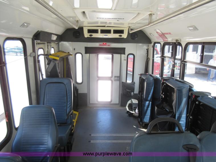 image for item BR9984 2006 Ford E350 Super Duty shuttle bus