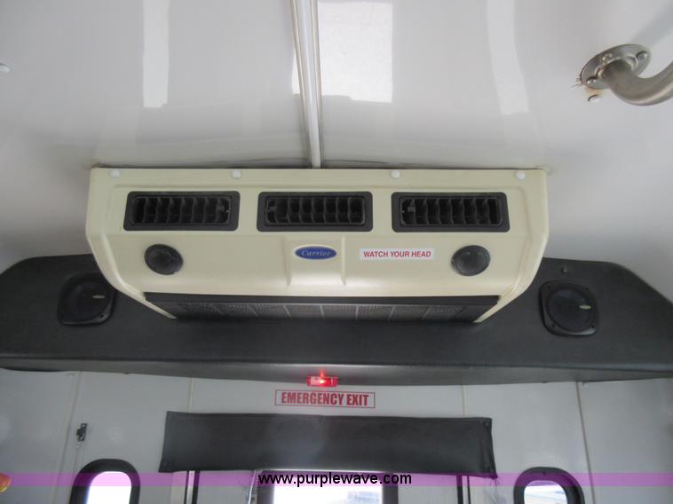 image for item BR9984 2006 Ford E350 Super Duty shuttle bus