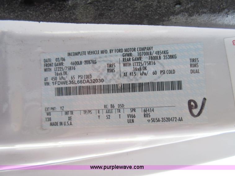 image for item BR9984 2006 Ford E350 Super Duty shuttle bus