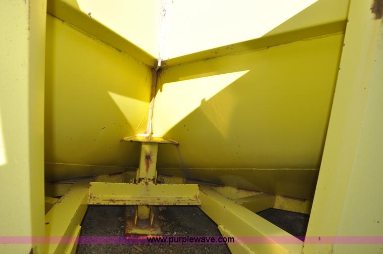 image for item F2491 1982 Oshkosh WT2206 remanufactured dump truck