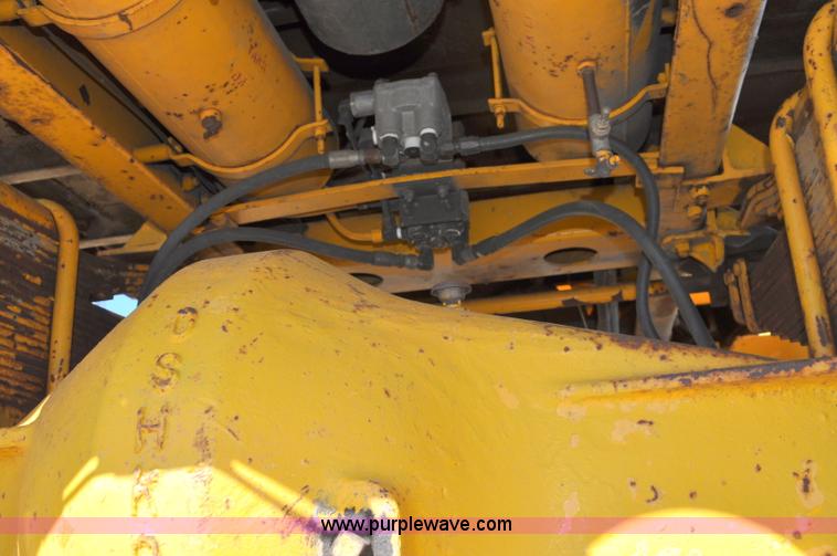 image for item F2491 1982 Oshkosh WT2206 remanufactured dump truck