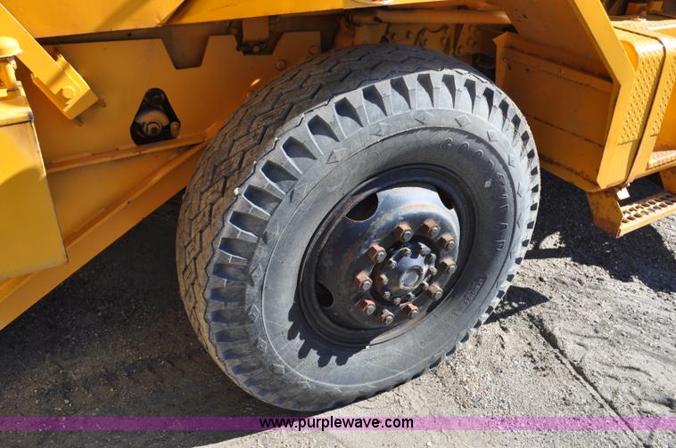 image for item F2492 1980 Oshkosh WT2206 remanufactured dump truck