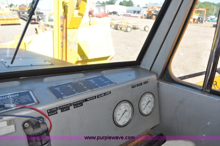 image for item F2492 1980 Oshkosh WT2206 remanufactured dump truck