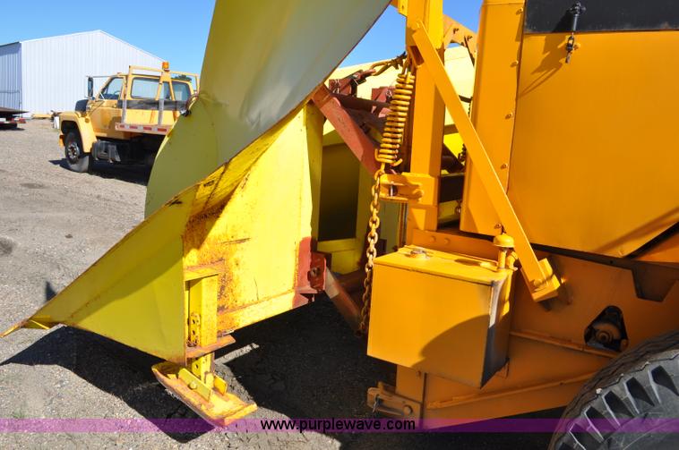 image for item F2492 1980 Oshkosh WT2206 remanufactured dump truck