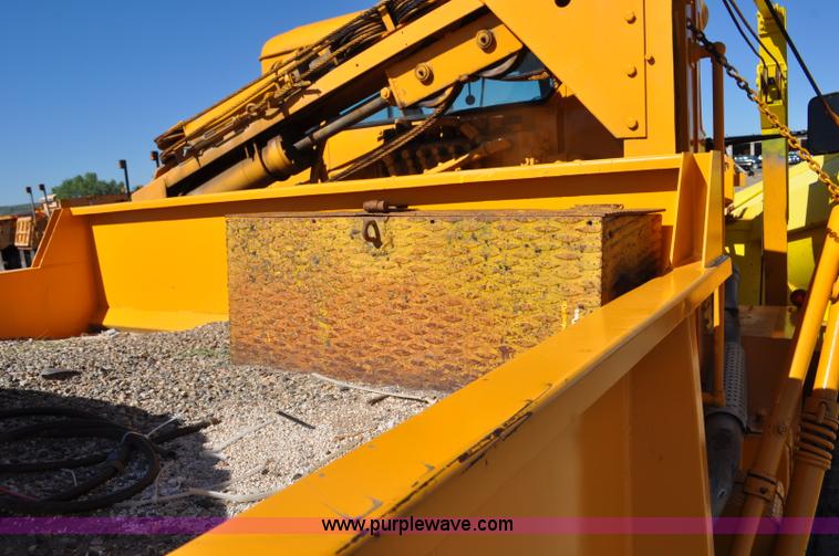 image for item F2492 1980 Oshkosh WT2206 remanufactured dump truck