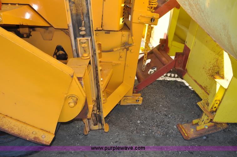 image for item F2492 1980 Oshkosh WT2206 remanufactured dump truck