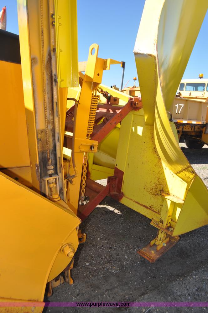 image for item F2492 1980 Oshkosh WT2206 remanufactured dump truck