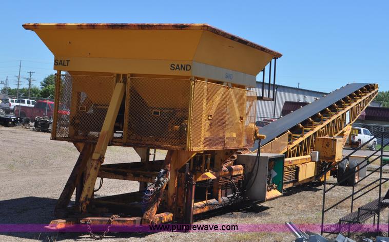 image for item F2495 2006 Swift sand/salt mixing conveyor