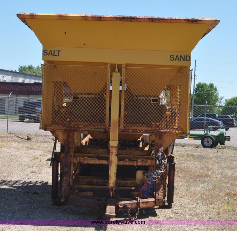 image for item F2495 2006 Swift sand/salt mixing conveyor