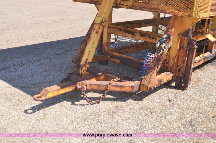 image for item F2495 2006 Swift sand/salt mixing conveyor